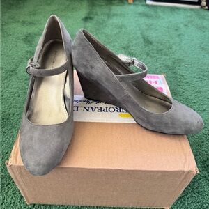 Grey velvet wedges
